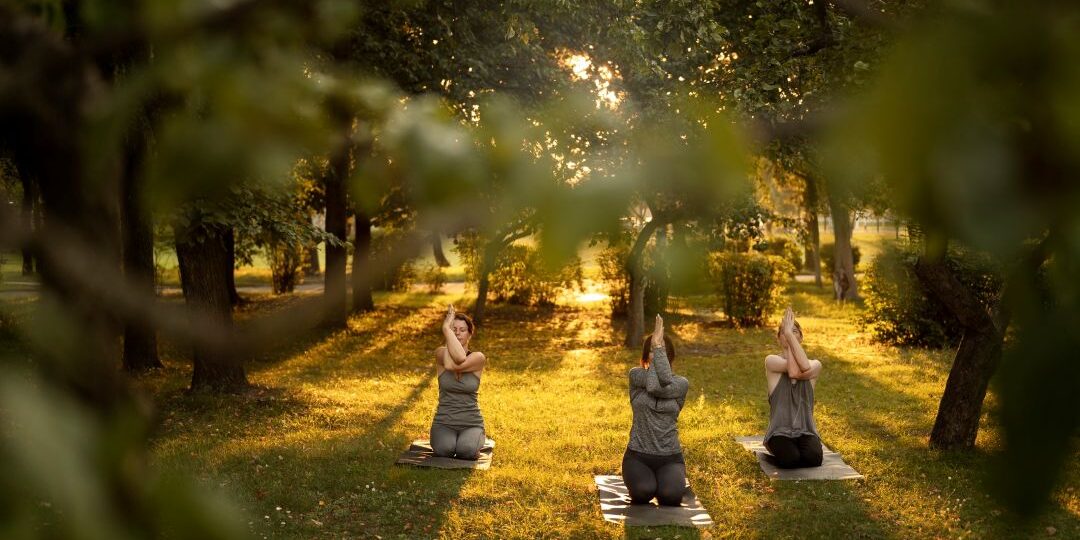 full-shot-women-meditating-nature 1080 x 721